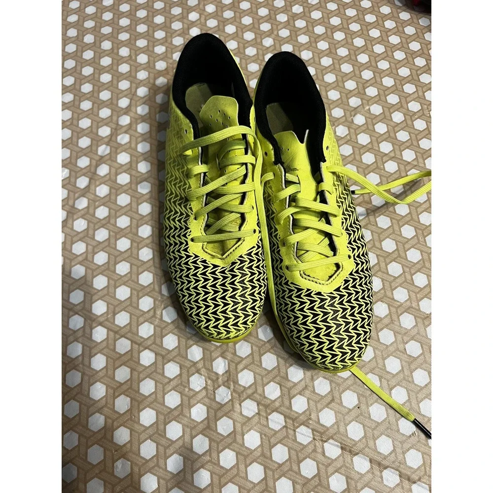 Yellow Under Armour Cleats Size‎ 6Y Soccer